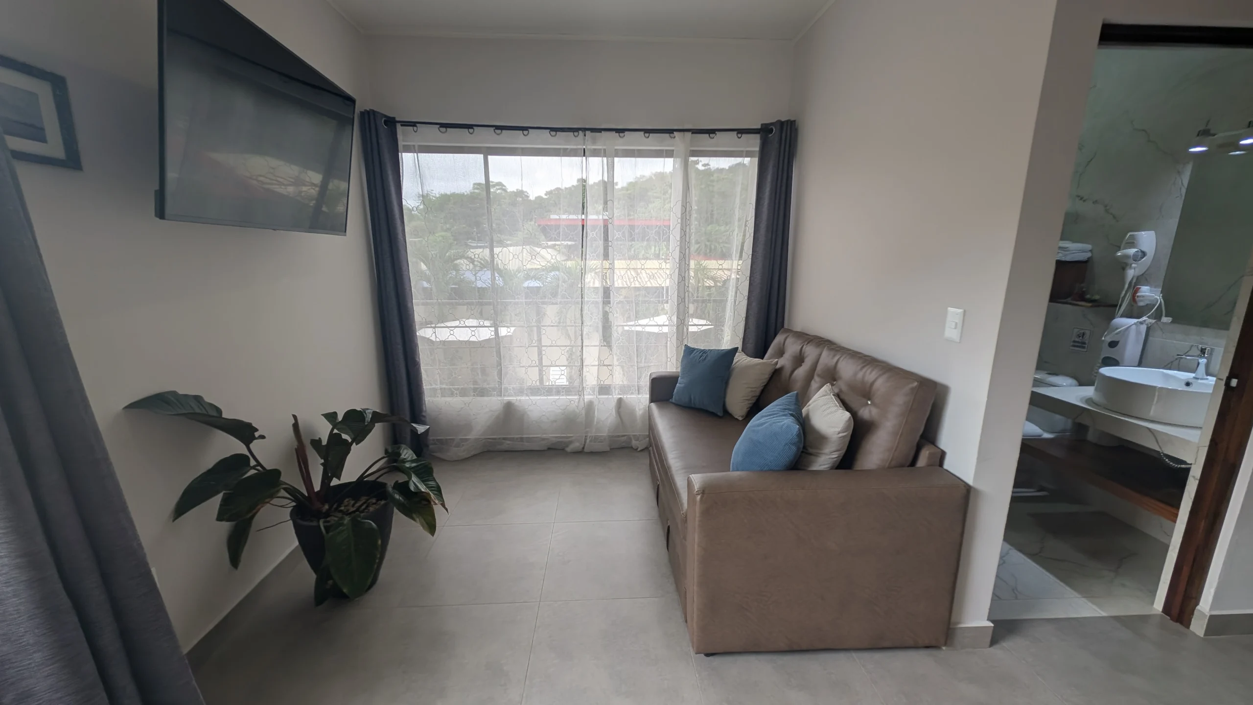 PXL_20260106_210032864